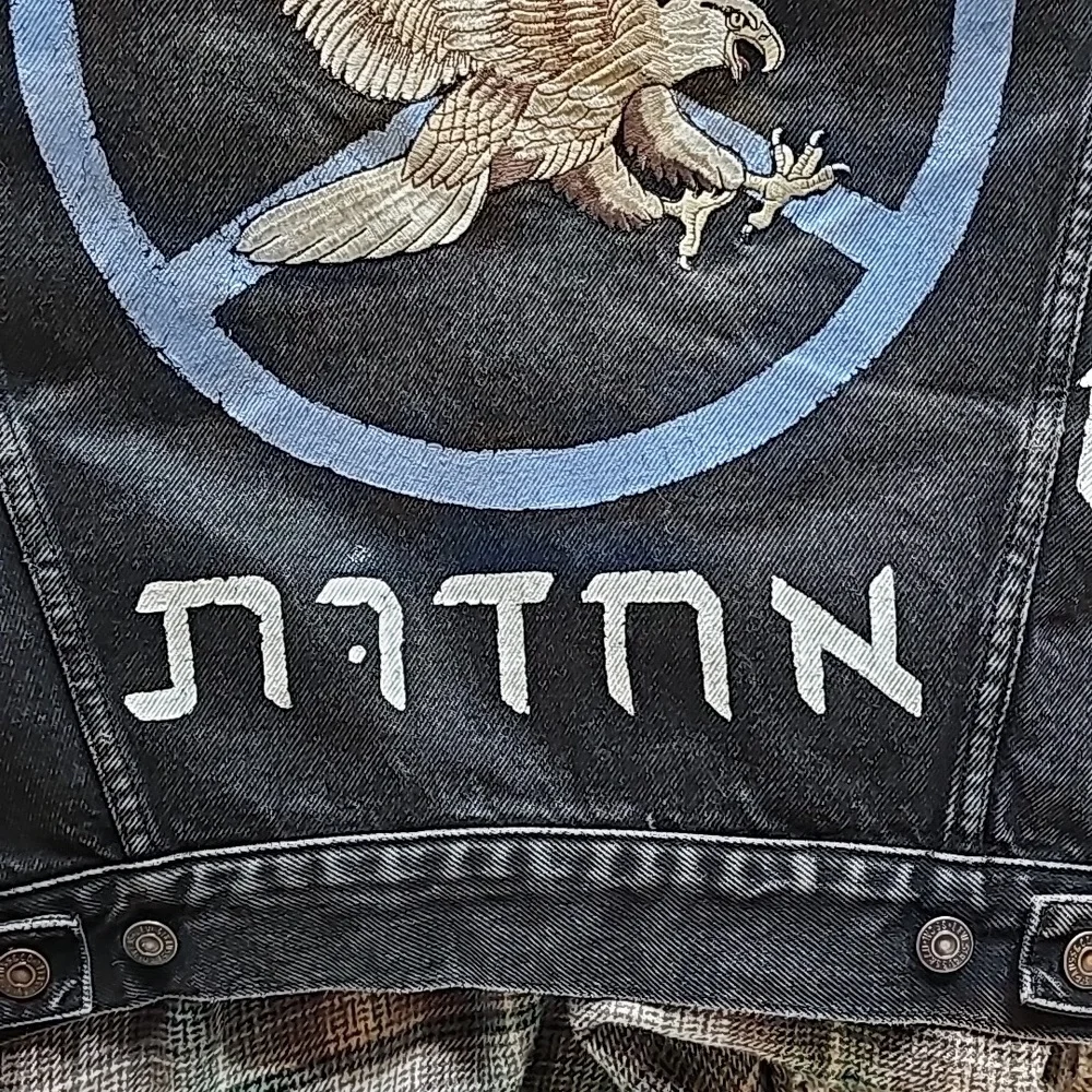 Levis trucker jacket circa 1989, Size medium. With Bullhead size medium insulat. - Picture 11 of 14